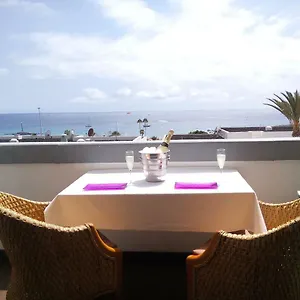 https://azahara-playa-410.in-canary-islands.com