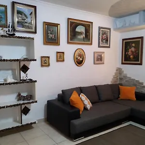 https://apartment-cristian-sur-los-cristianos-tenerife.in-canary-islands.com
